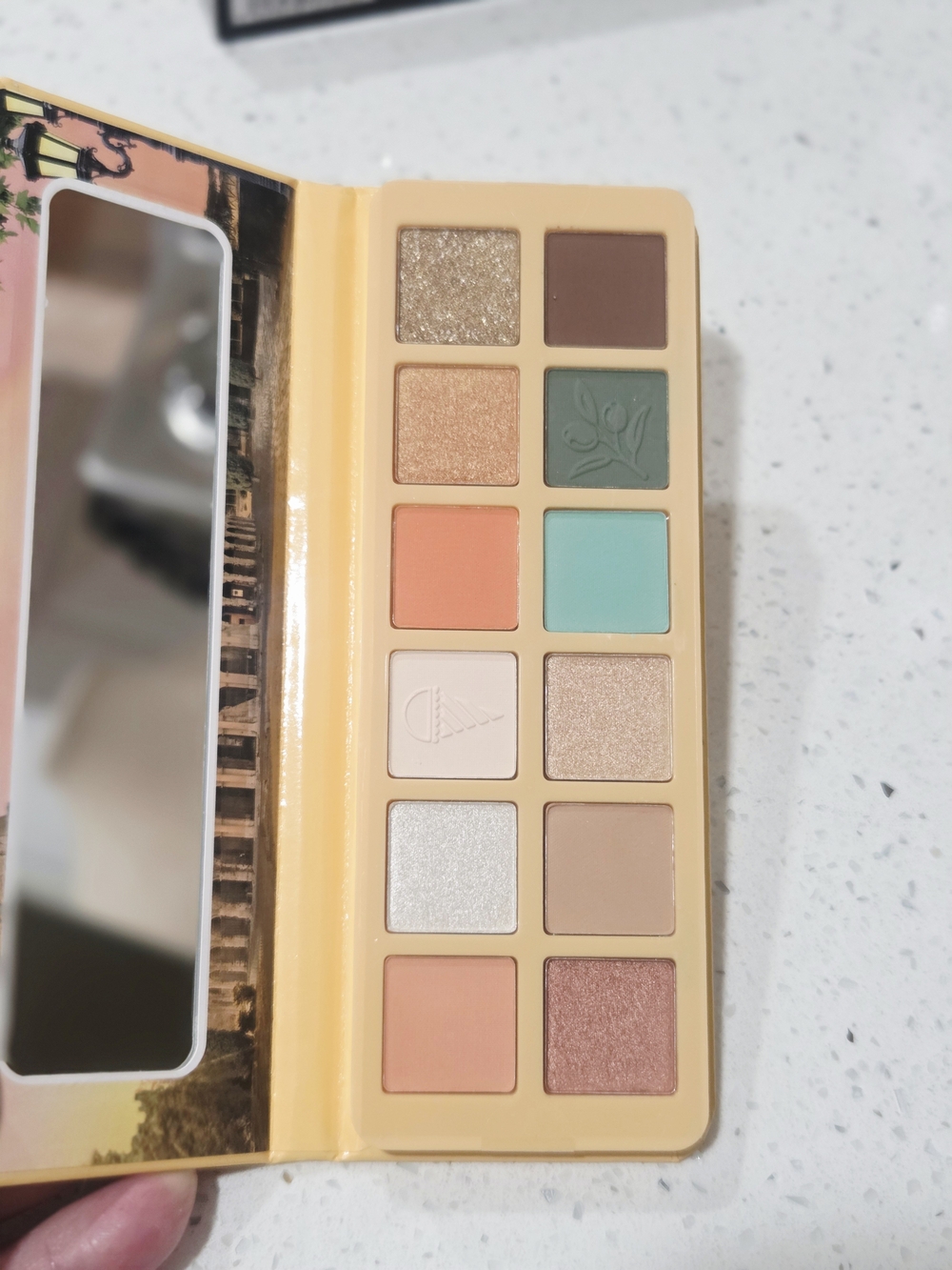 Essence Benvenuti A Roma Neutral & Pastel 12-Color Eyeshadow Palette